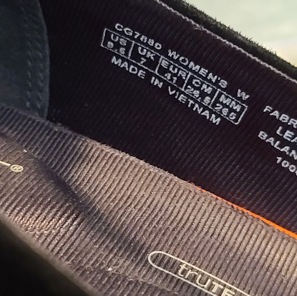 Rockport Total Motion Pumps - Picture 3 of 6